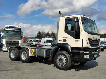 Iveco Trakker 26.410 6x4 Manual Mały Przebieg tylko-46000km إيجار Iveco Trakker 26.410 6x4 Manual Mały Przebieg tylko-46000km: صور 5