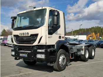 Iveco Trakker 26.410 6x4 Manual Mały Przebieg tylko-46000km إيجار Iveco Trakker 26.410 6x4 Manual Mały Przebieg tylko-46000km: صور 2