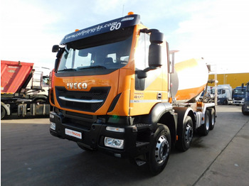 شاحنة خلاطة خرسانة IVECO