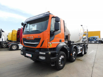 شاحنة خلاطة خرسانة IVECO