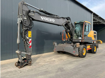 حفارة على عجلات VOLVO EW180