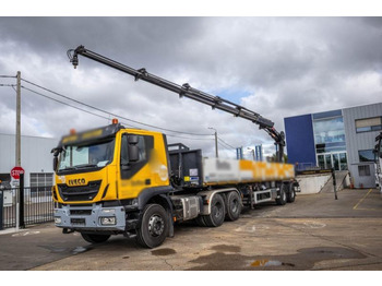 شاحنات مسطحة IVECO Trakker