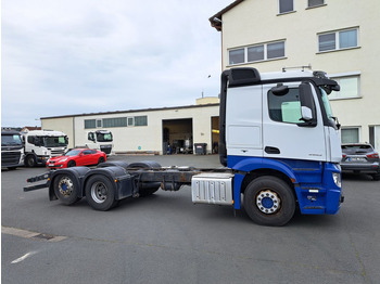 الشاسيه شاحنة MERCEDES-BENZ Actros 2553