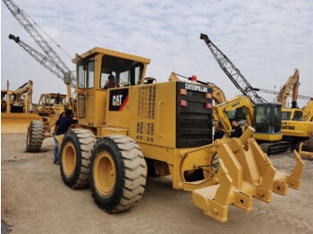 آلة تسوية الأرض CATERPILLAR 140K