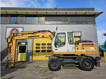 حفارة على عجلات LIEBHERR A 900