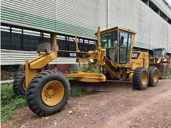 آلة تسوية الأرض CATERPILLAR 160K