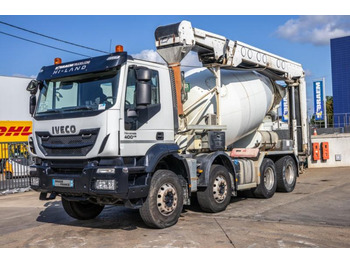 شاحنة خلاطة خرسانة IVECO Trakker