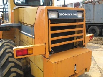 اللودر بعجل KOMATSU WA100