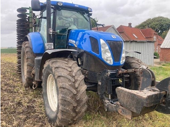 جرار NEW HOLLAND T7.220