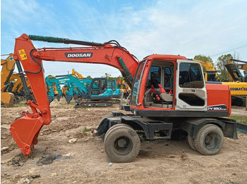 حفارة على عجلات DOOSAN DX150W