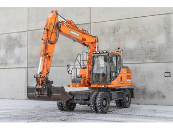 حفارة على عجلات DOOSAN DX140W-3