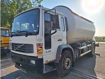 شاحنة صهريج VOLVO FL 250