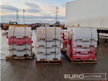 معدات البناء Pallet of Water Filled Barriers (5 of): صور 2