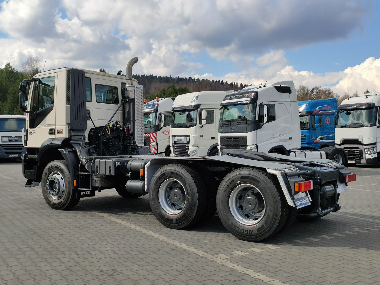 Iveco Trakker 26.410 6x4 Manual Mały Przebieg tylko-46000km إيجار Iveco Trakker 26.410 6x4 Manual Mały Przebieg tylko-46000km: صور 15