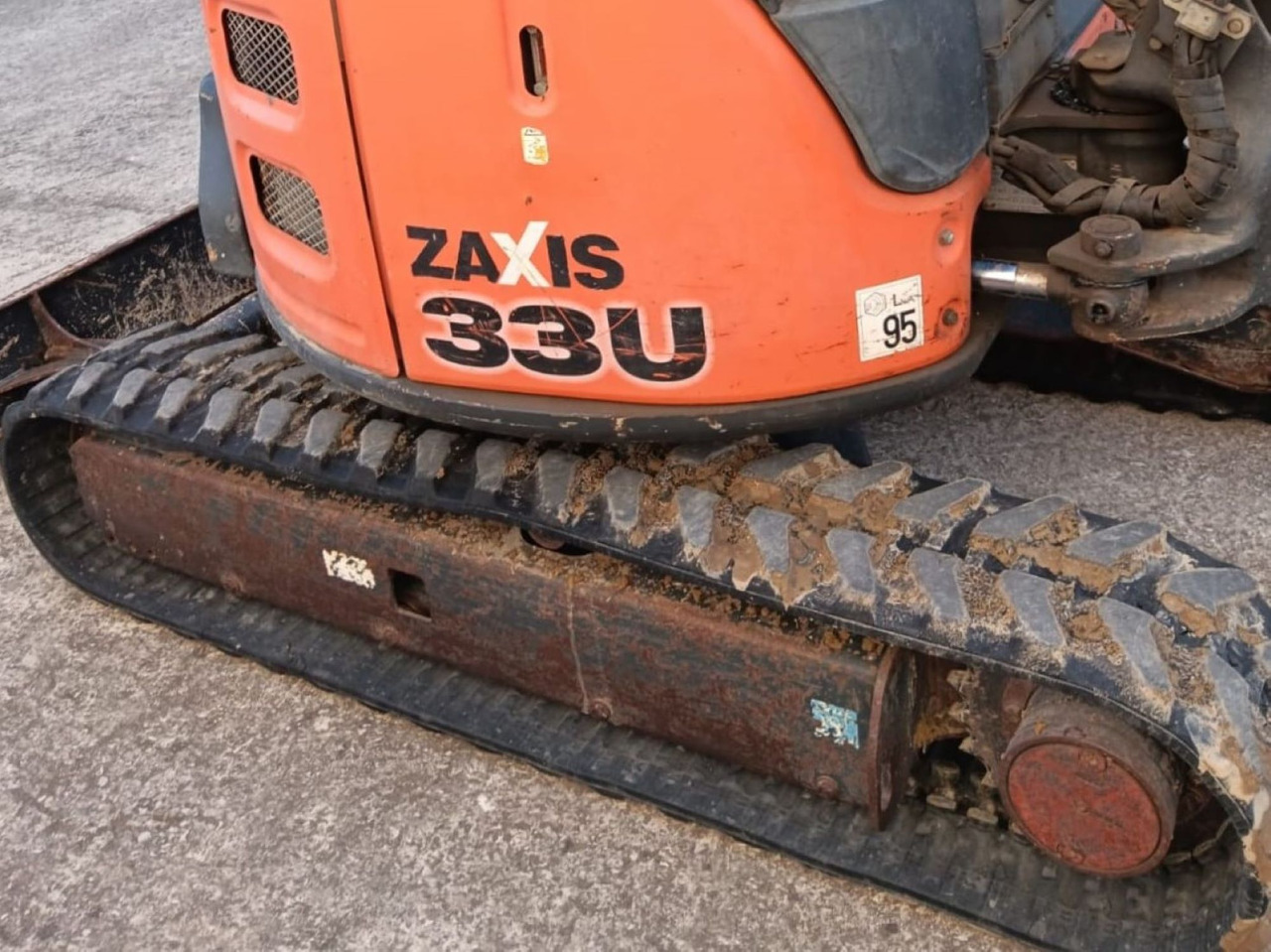 حفارة مصغرة HITACHI ZX33U-5A: صور 9