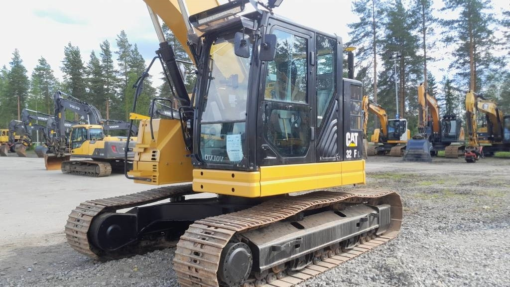 حفارات زحافة CAT 325FLCR PYÖRITTÄJÄLLLÄ: صور 9