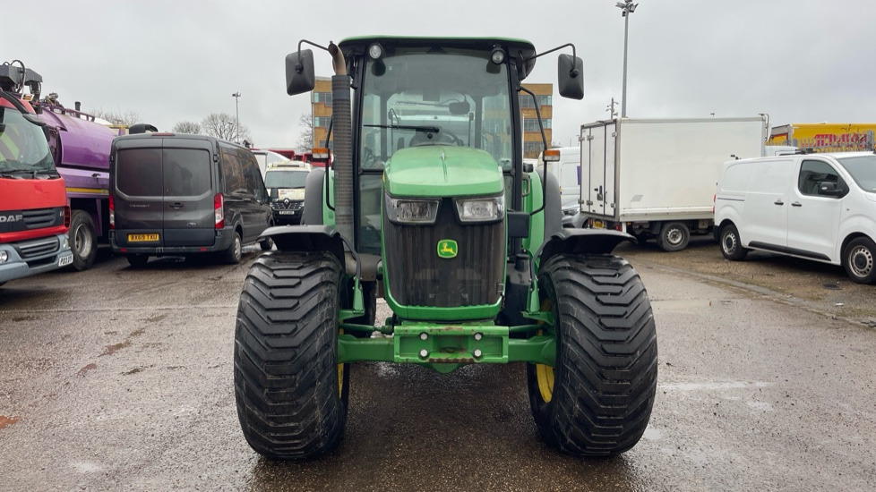 جرار JOHN DEERE 5100M: صور 19