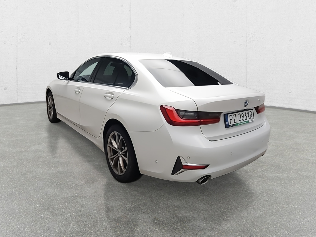 سيارة BMW 320D XDRIVE SEDAN: صور 7