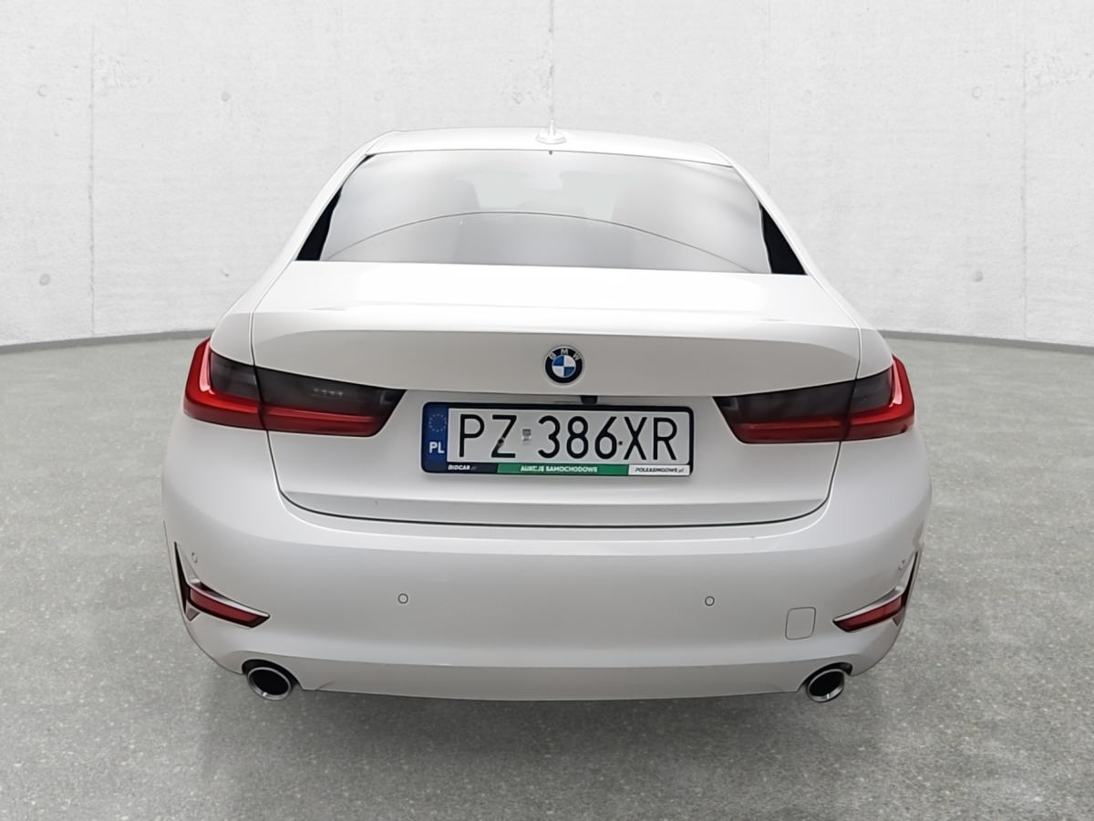 سيارة BMW 320D XDRIVE SEDAN: صور 8