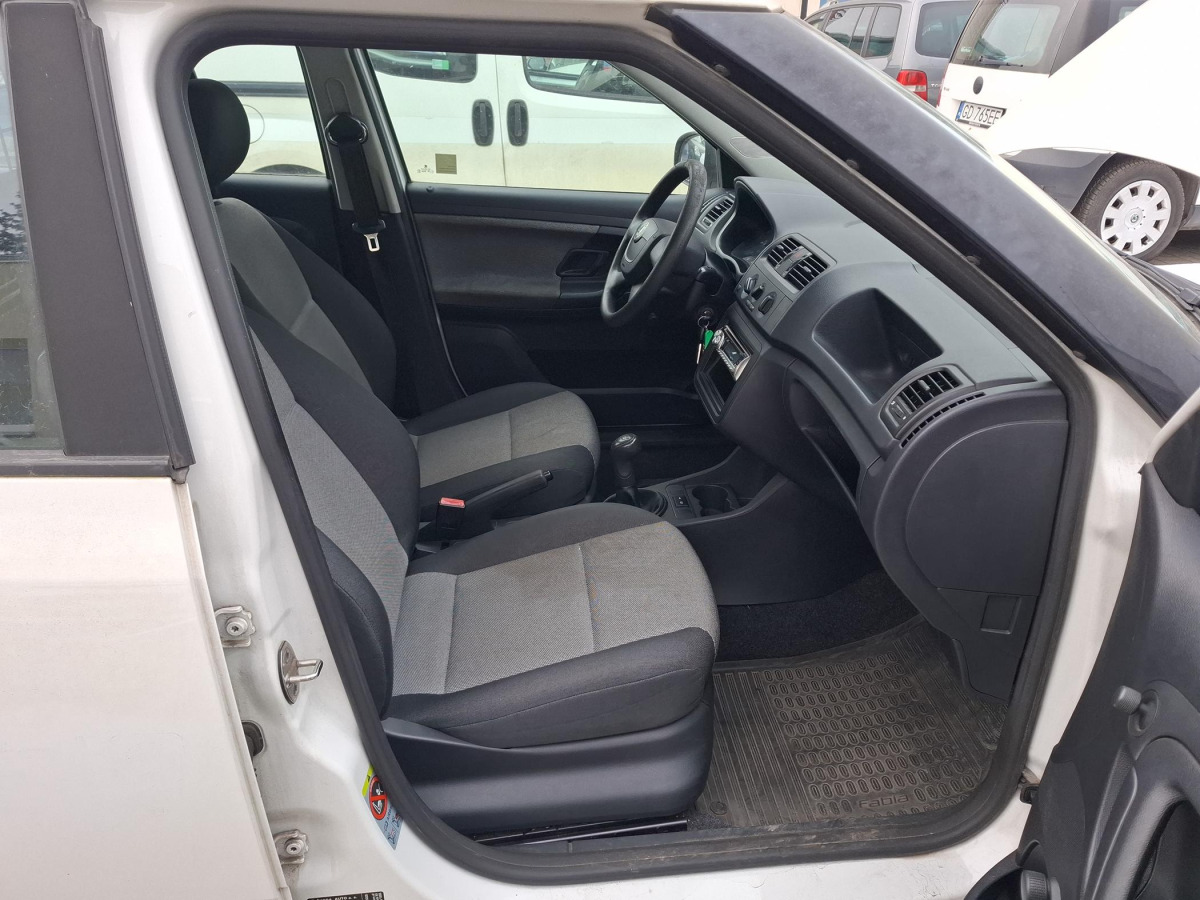 سيارة SKODA FABIA KOMBI: صور 6