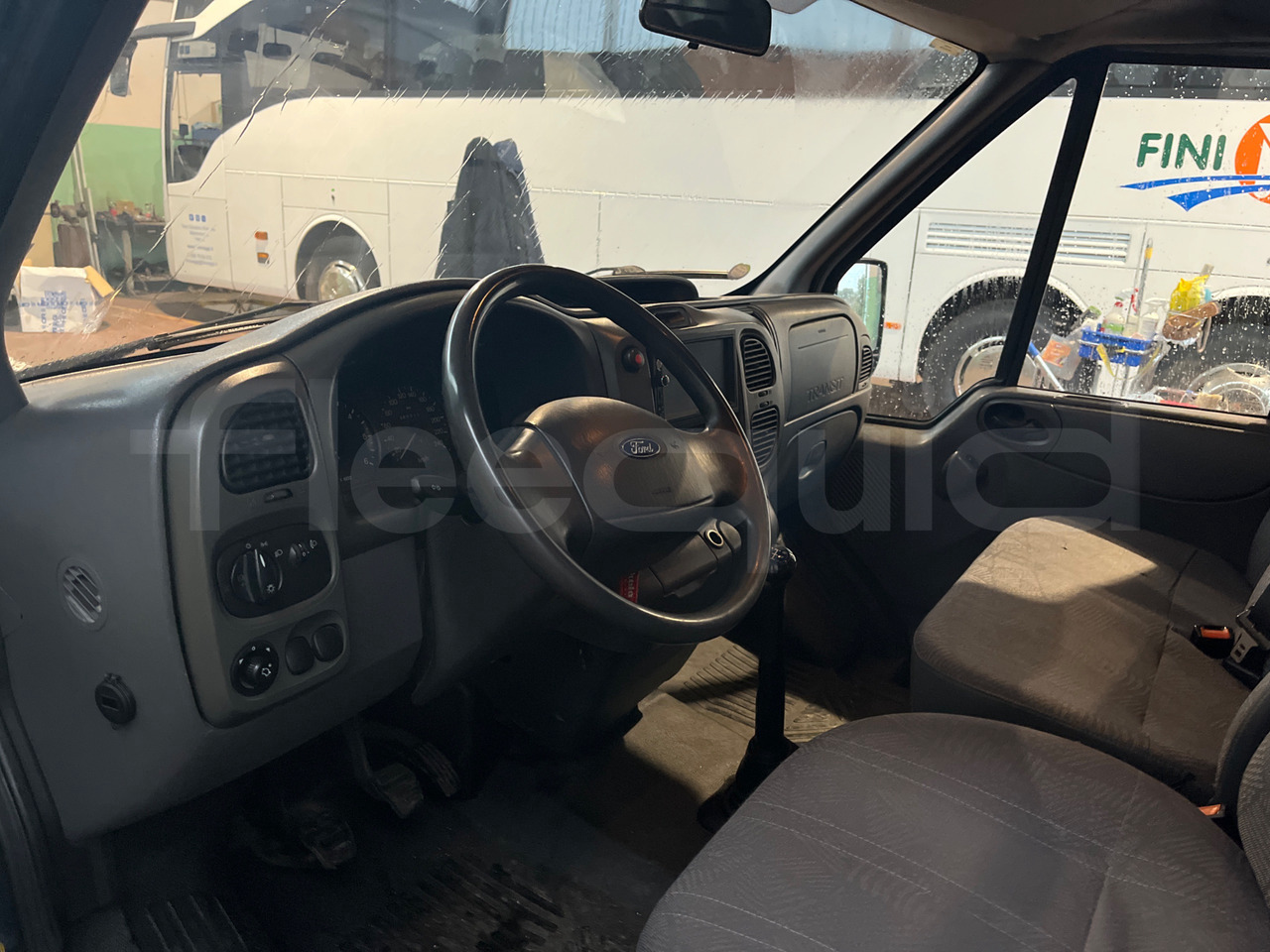 حافلة صغيرة, ميكروباص Ford Transit: صور 18