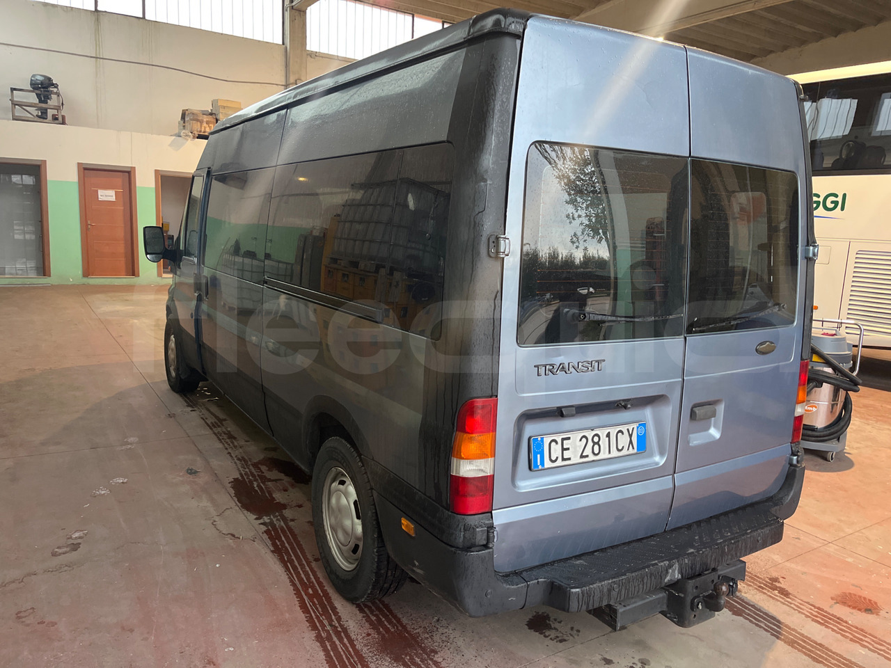 حافلة صغيرة, ميكروباص Ford Transit: صور 7