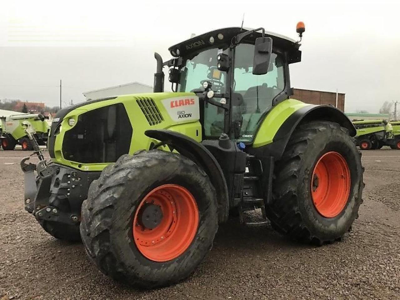 جرار CLAAS axion 810: صور 1