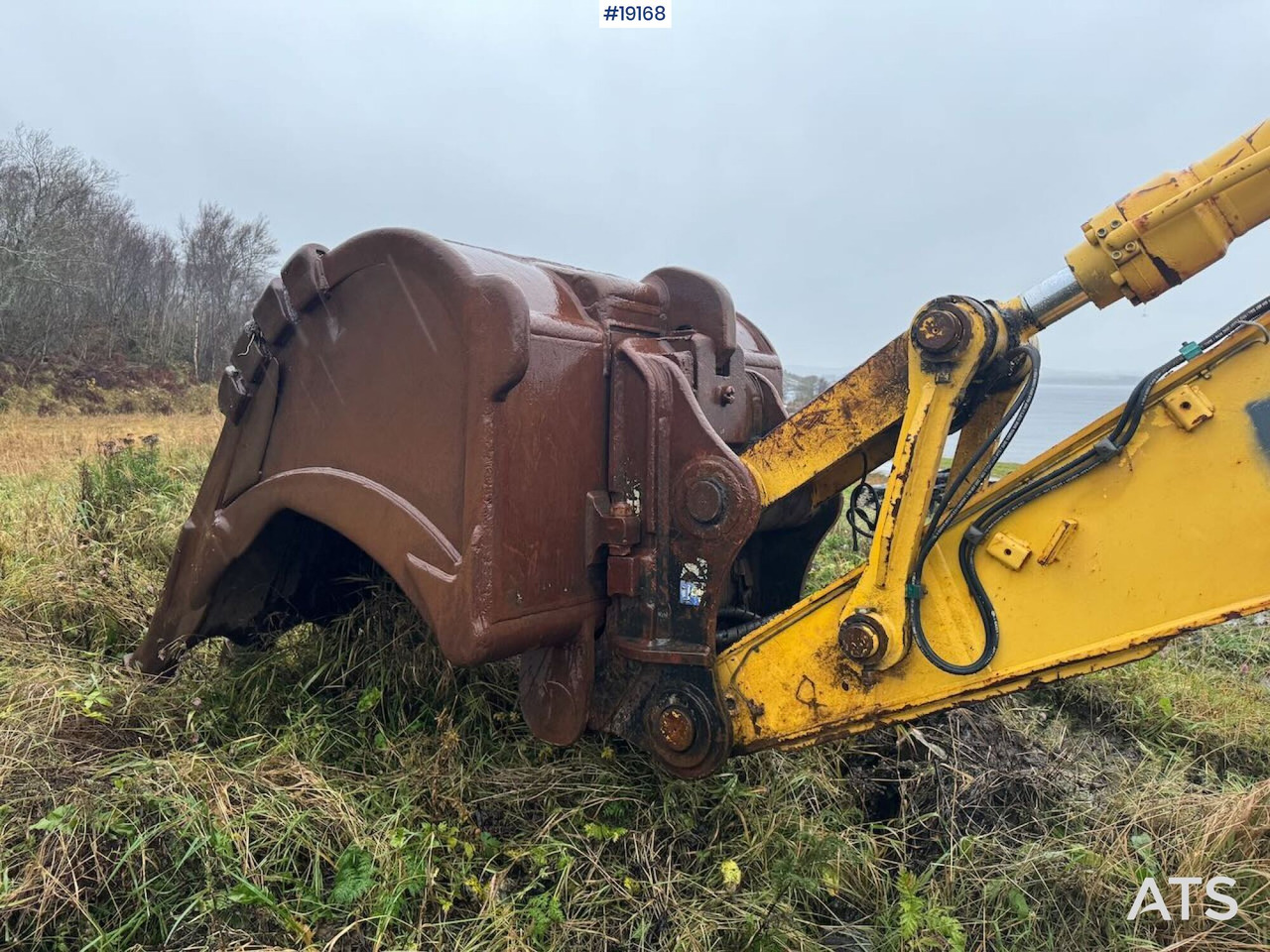 حفارة New Holland E385: صور 26