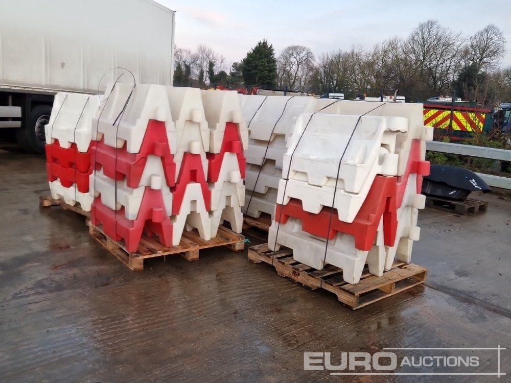 معدات البناء Pallet of Water Filled Barriers (5 of): صور 7