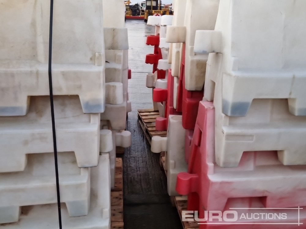 معدات البناء Pallet of Water Filled Barriers (5 of): صور 11