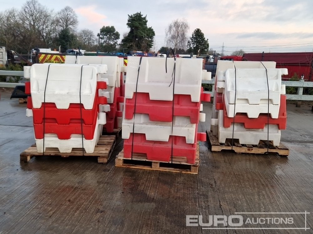 معدات البناء Pallet of Water Filled Barriers (5 of): صور 6